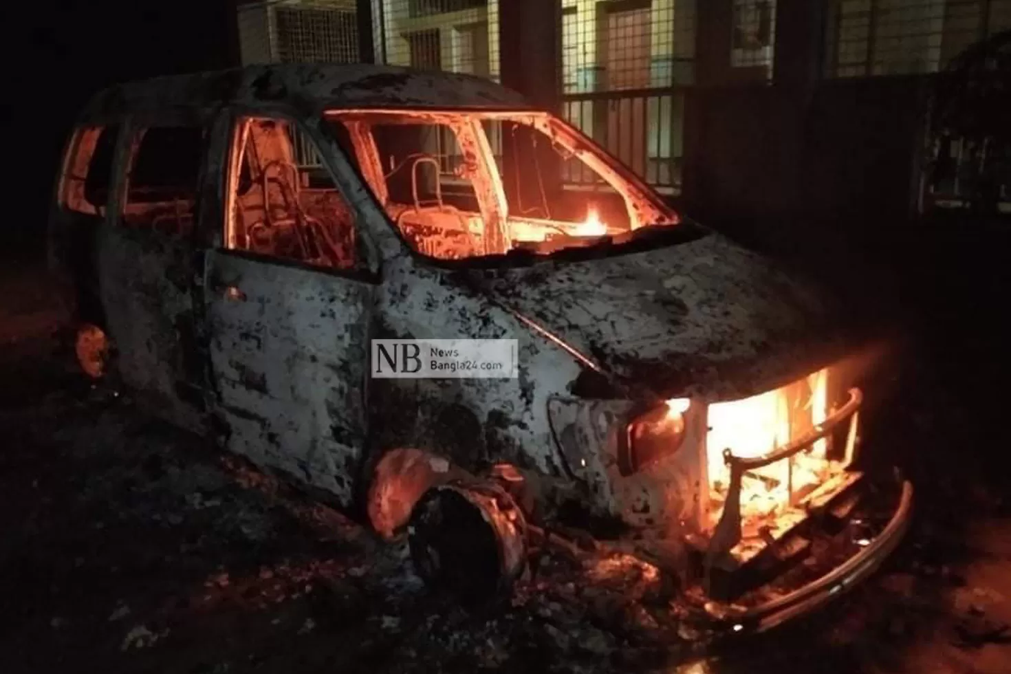 নির্বাচন কর্মকর্তাদের ওপর হামলা, পুলিশের গাড়িতে আগুন