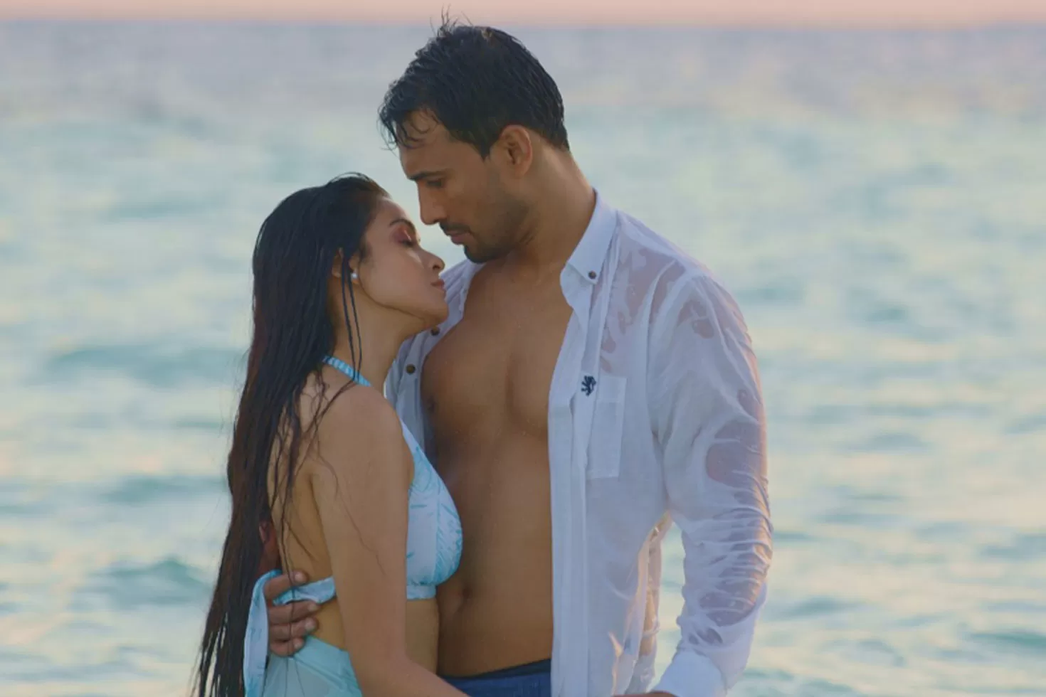 আনিকার ‘পরান বন্ধু’ গানে ফিরলেন আসিফ আজিম
