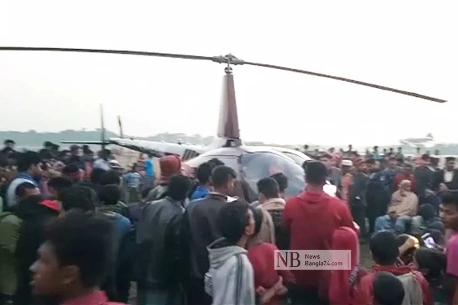 যান্ত্রিক-ত্রুটি-ধানক্ষেতে-হেলিকপ্টার