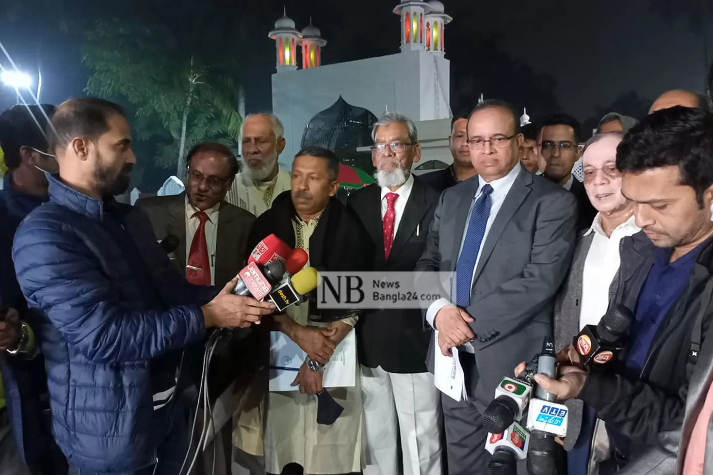 সংলাপ থেকে বেরিয়ে মোকাব্বির বললেন, ‘মন্টুরা কেউ না’