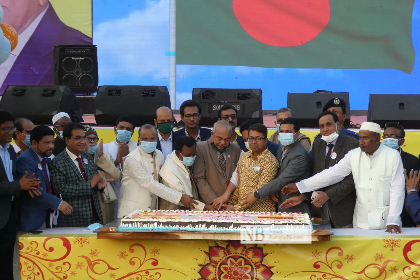 রাষ্ট্রপতির-জন্মদিনে-৭৯-পাউন্ডের-কেক