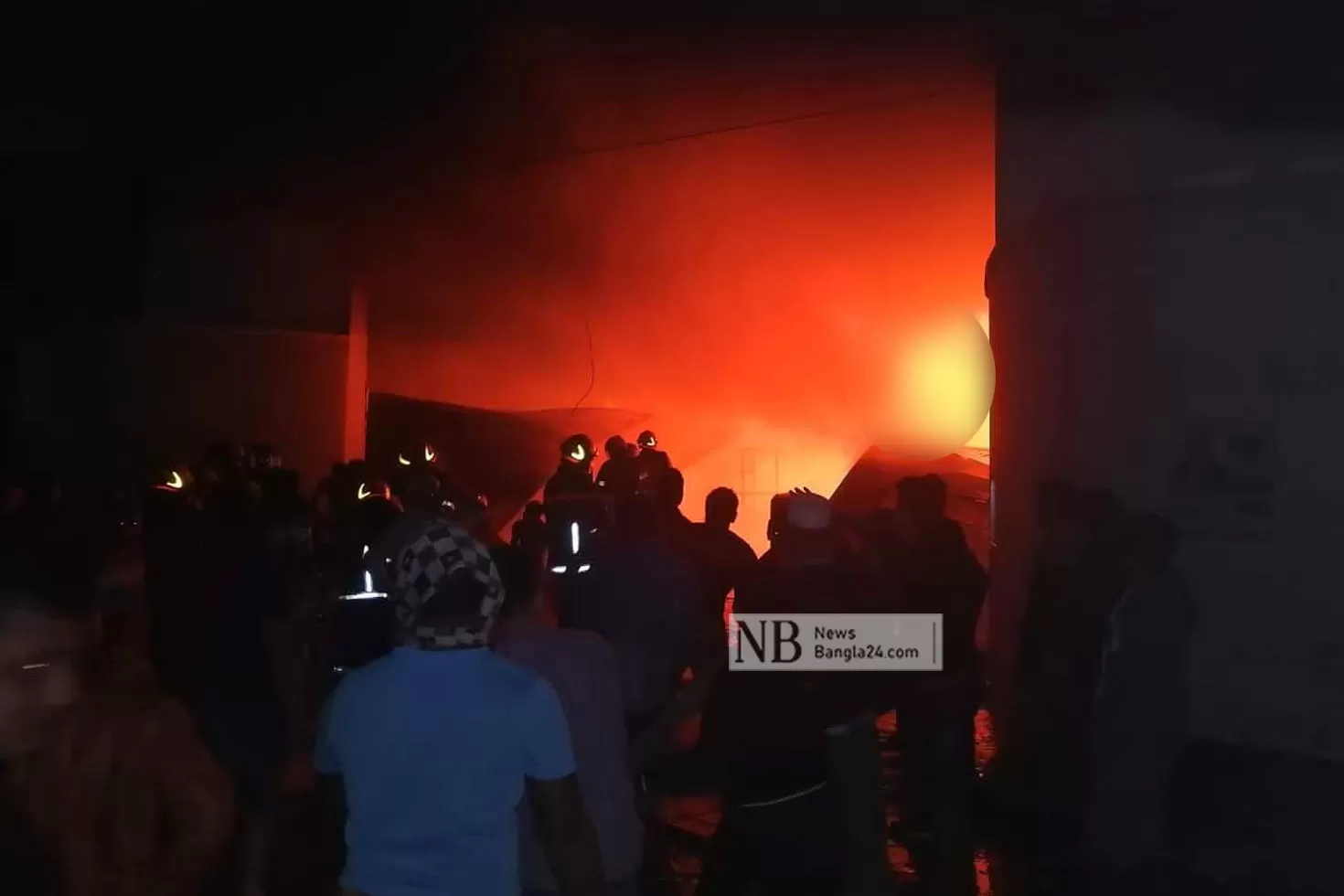 গাজীপুরে সুতার গুদামে আগুন, নিয়ন্ত্রণে ৫ ইউনিট
