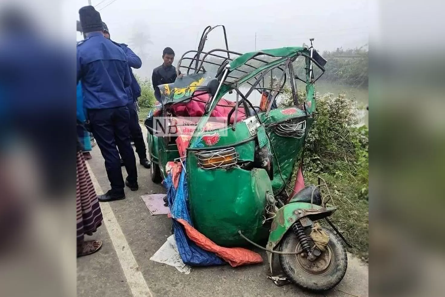 অটোরিকশায় বাসের ধাক্কা: একই পরিবারের নিহত ৪