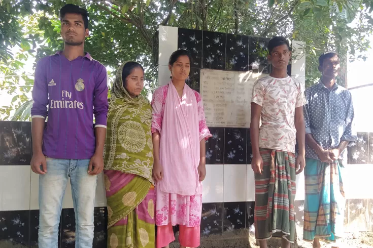 ফেলানীর পথে ১১ বছরে আরও দুই ডজন
