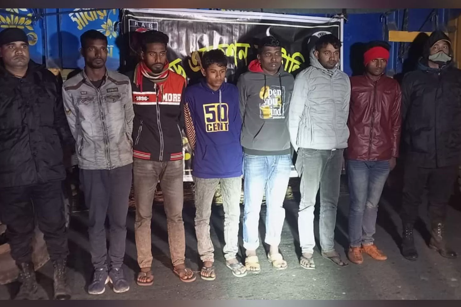 সরকারি সার পাচারের সময় আটক ৬
