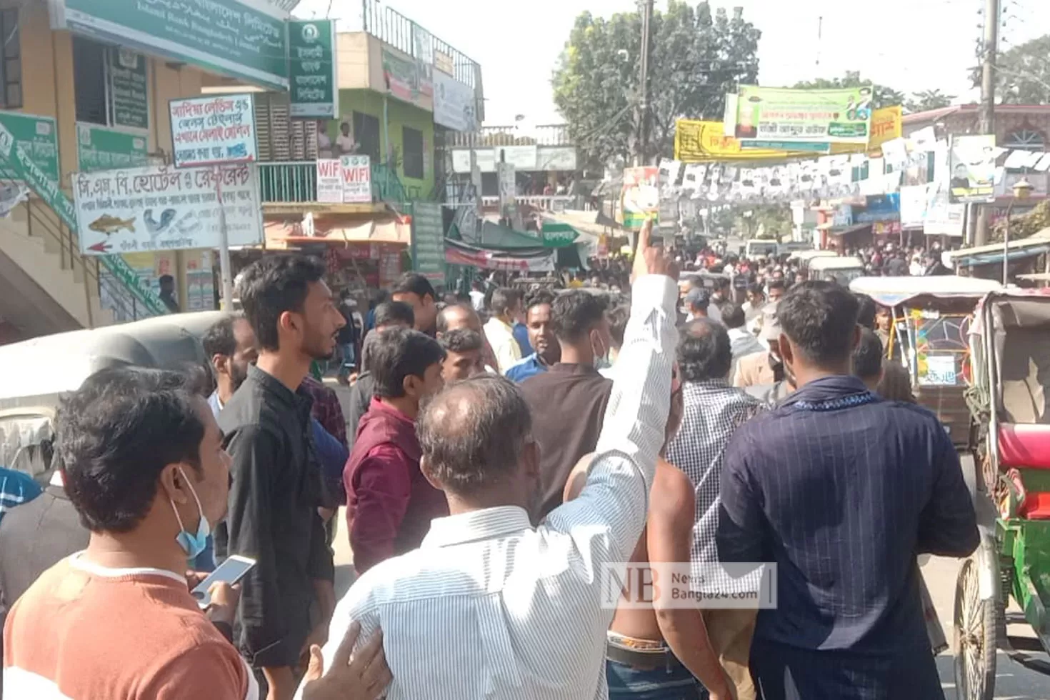 স্লোগানে উত্তাল বটতলী বাজার, যোগ দিচ্ছেন রুমিন
