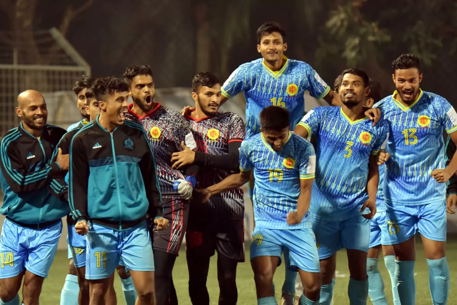 রহমতগঞ্জের-স্বপ্ন-ভেঙে-রেকর্ড-শিরোপা-আবাহনীর