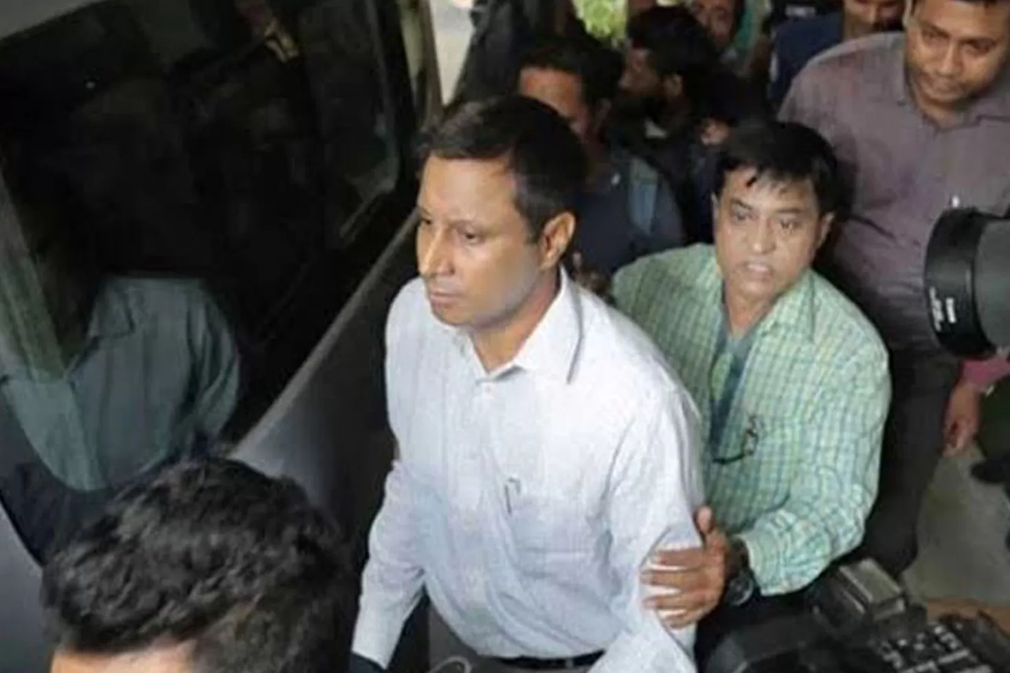 ডিআইজি প্রিজন্স পার্থ গোপালের রায় পড়া শুরু