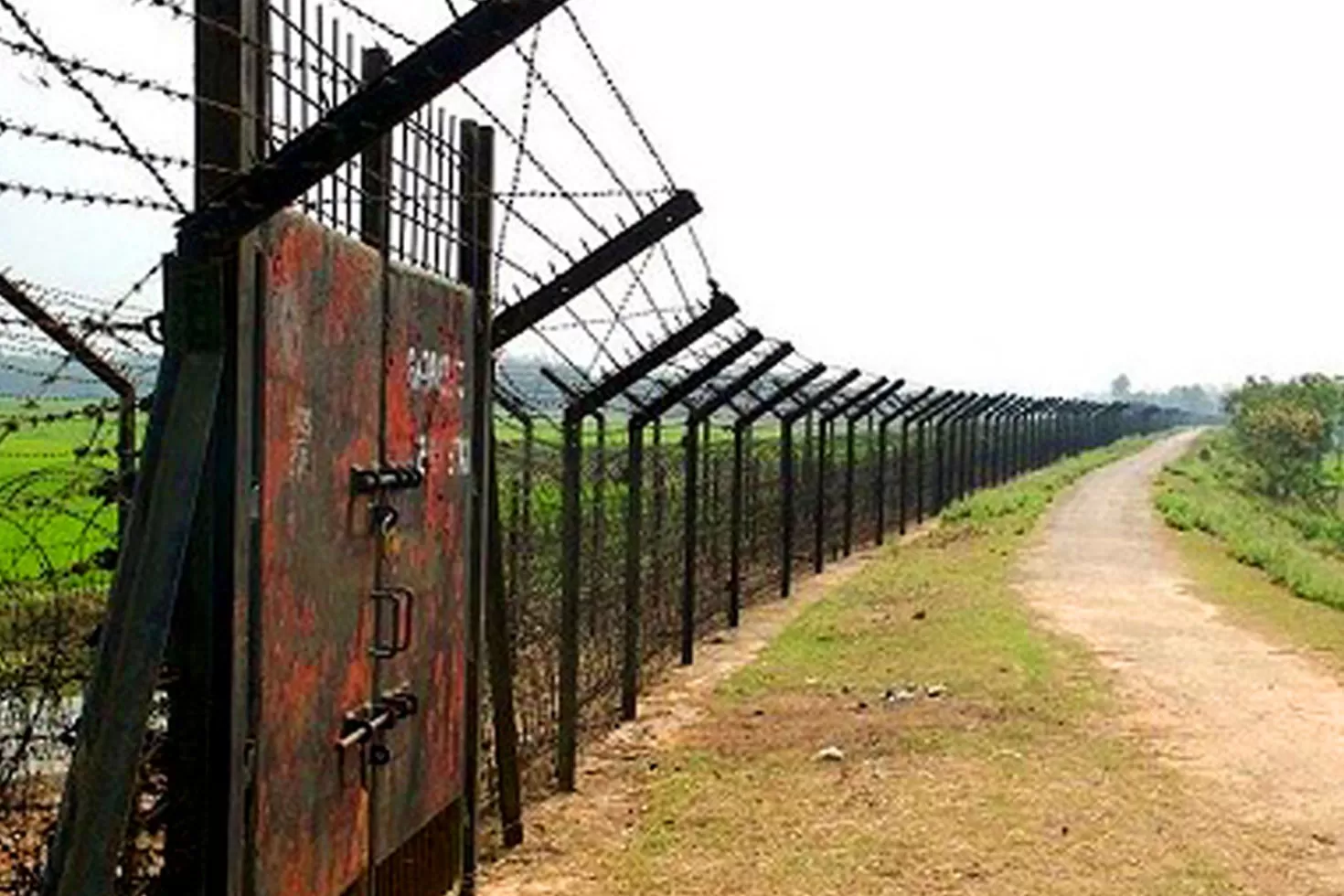 বিএসএফের-বিরুদ্ধে-বাংলাদেশি-যুবককে-ধরে-নিয়ে-যাওয়ার-অভিযোগ