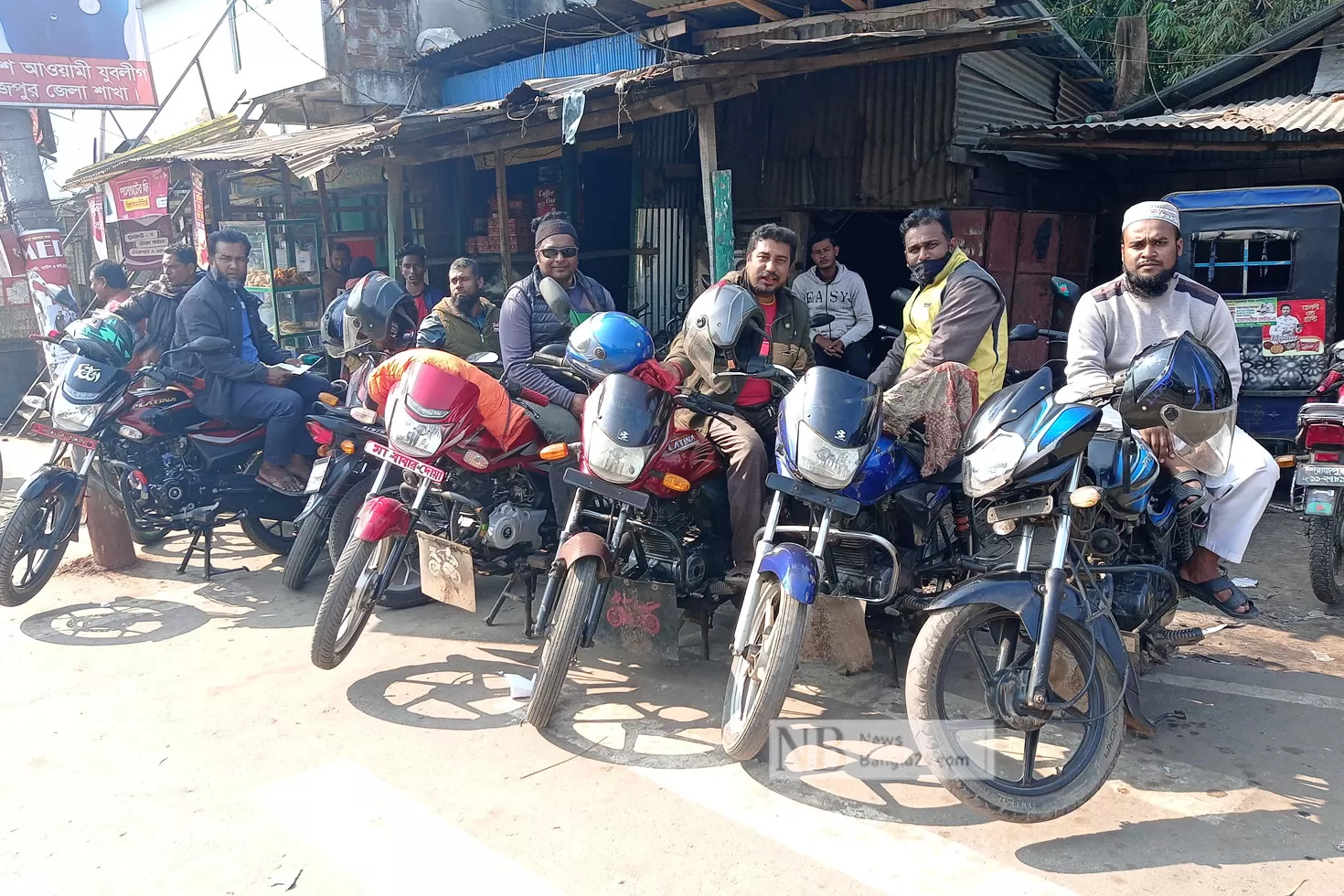 বাস ধর্মঘটের সুযোগে পকেট ভারী বাইকচালকদের