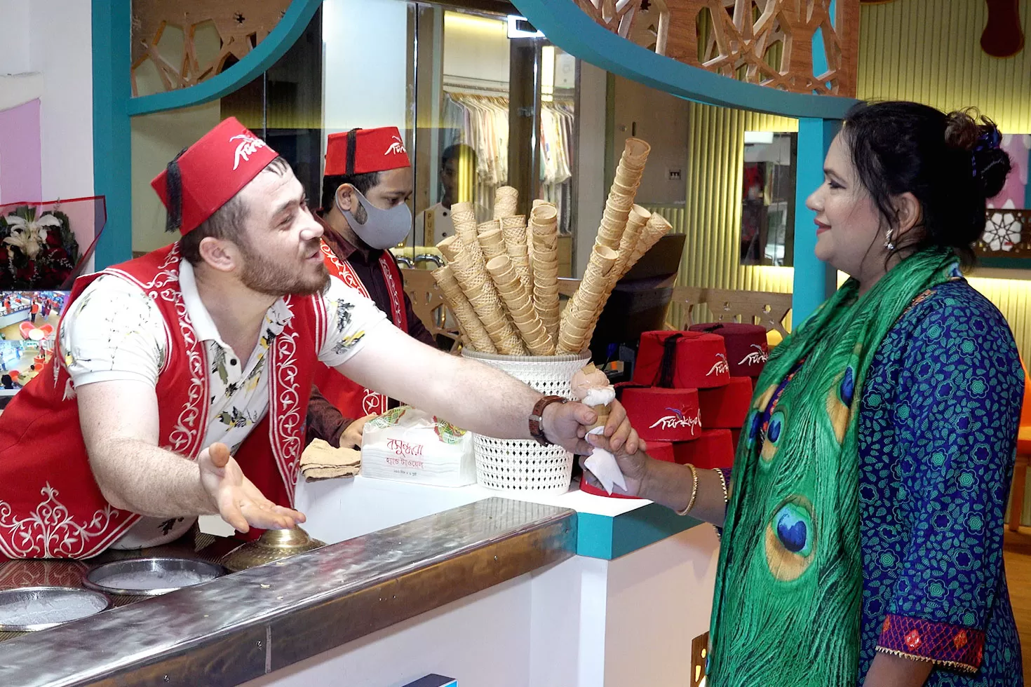 আইসক্রিম খেলা এখন ঢাকায়