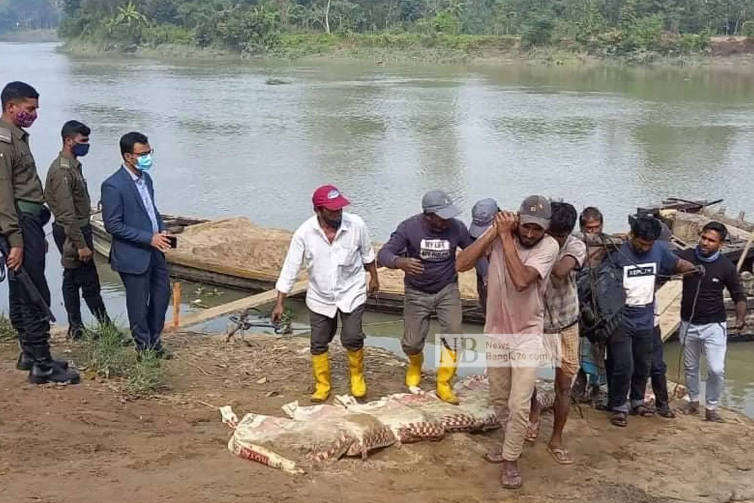 হালদায় অভিযান, ২টি ইঞ্জিনচালিত নৌকা জব্দ