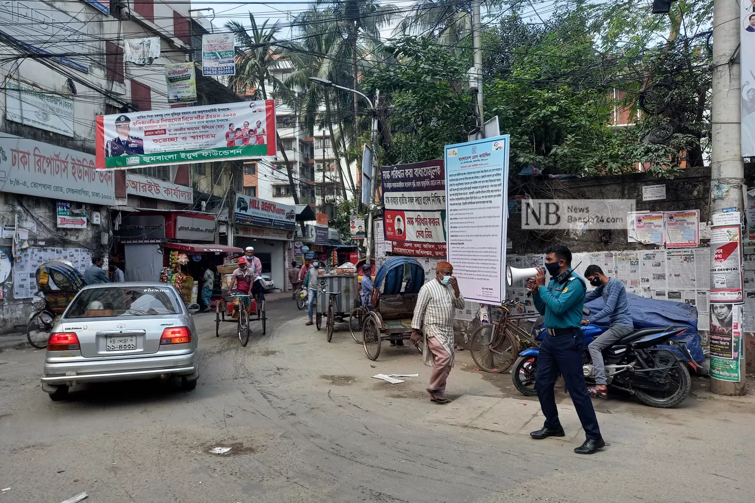 বিধিনিষেধ-স্বাস্থ্যবিধি-মানতে-পুলিশের-মাইকিং