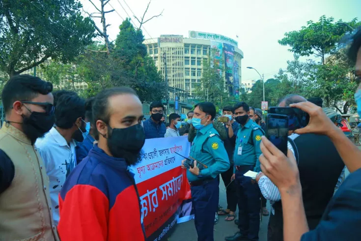 শাহবাগে পুলিশের বাধায় পণ্ড ‘ধিক্কার সমাবেশ’