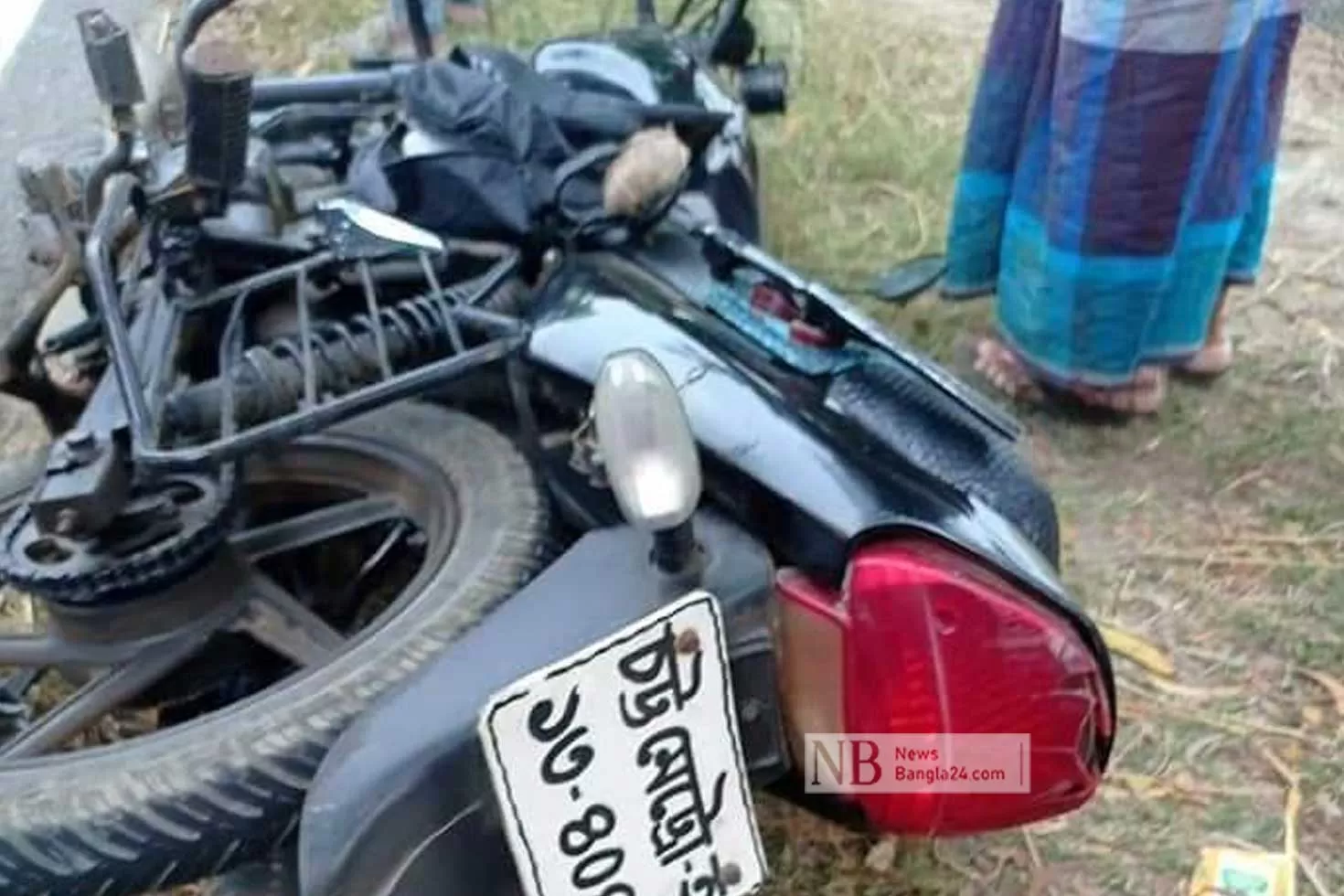 বাসের ধাক্কায় শ্রমিক নিহত 