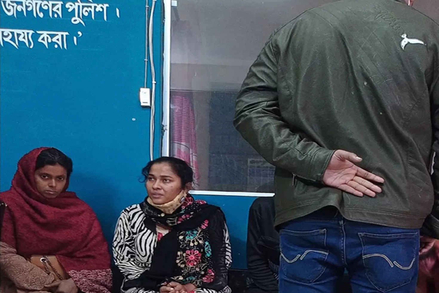 পুলিশ নিয়ে জমি দখলের অভিযোগ ফেসবুক লাইভে