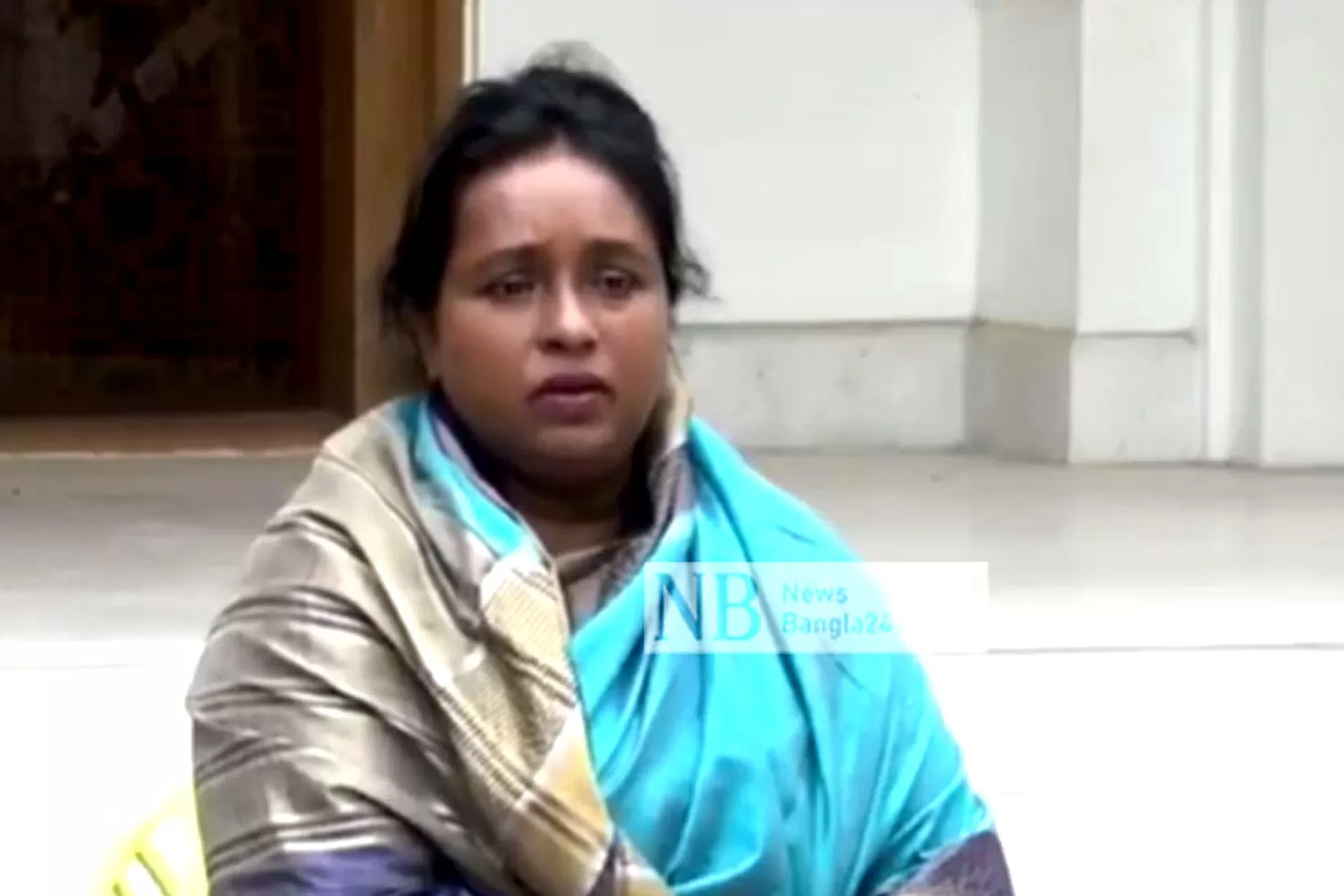 আগের-দিন-ঘর-গোছাতে-ব্যস্ত-আইভী
