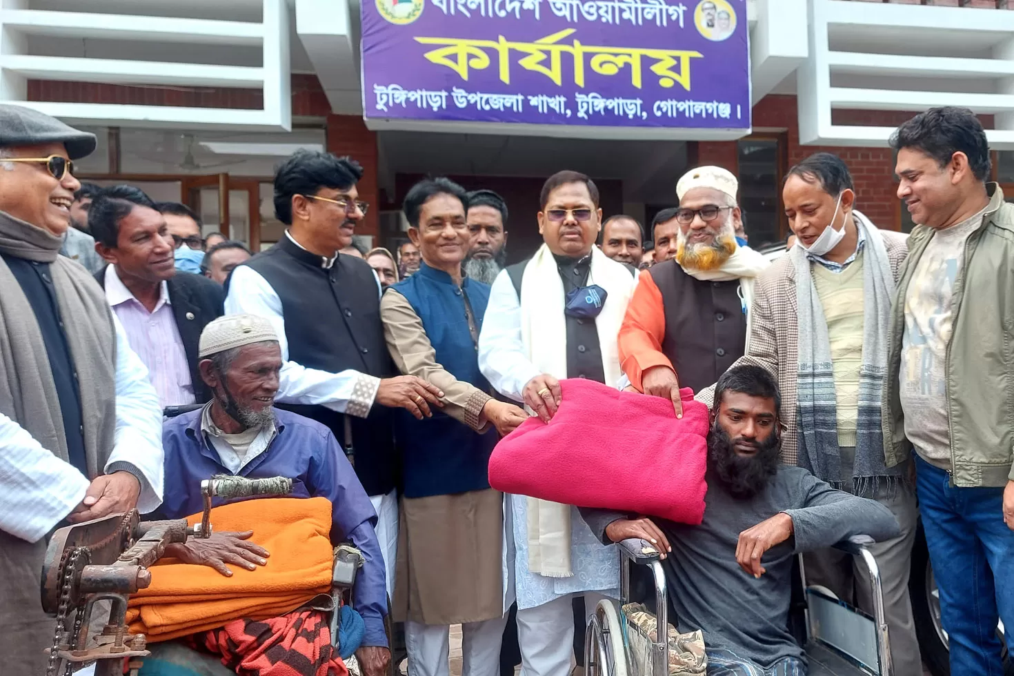 গোপালগঞ্জে অগ্রণী ব্যাংক পরিচালক লাবলুর কম্বল বিতরণ