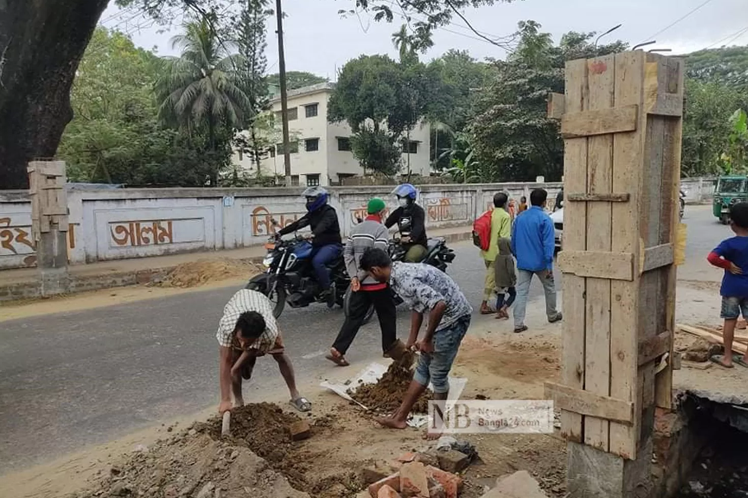 এবার সিআরবির তিন প্রবেশপথে গেট নির্মাণ