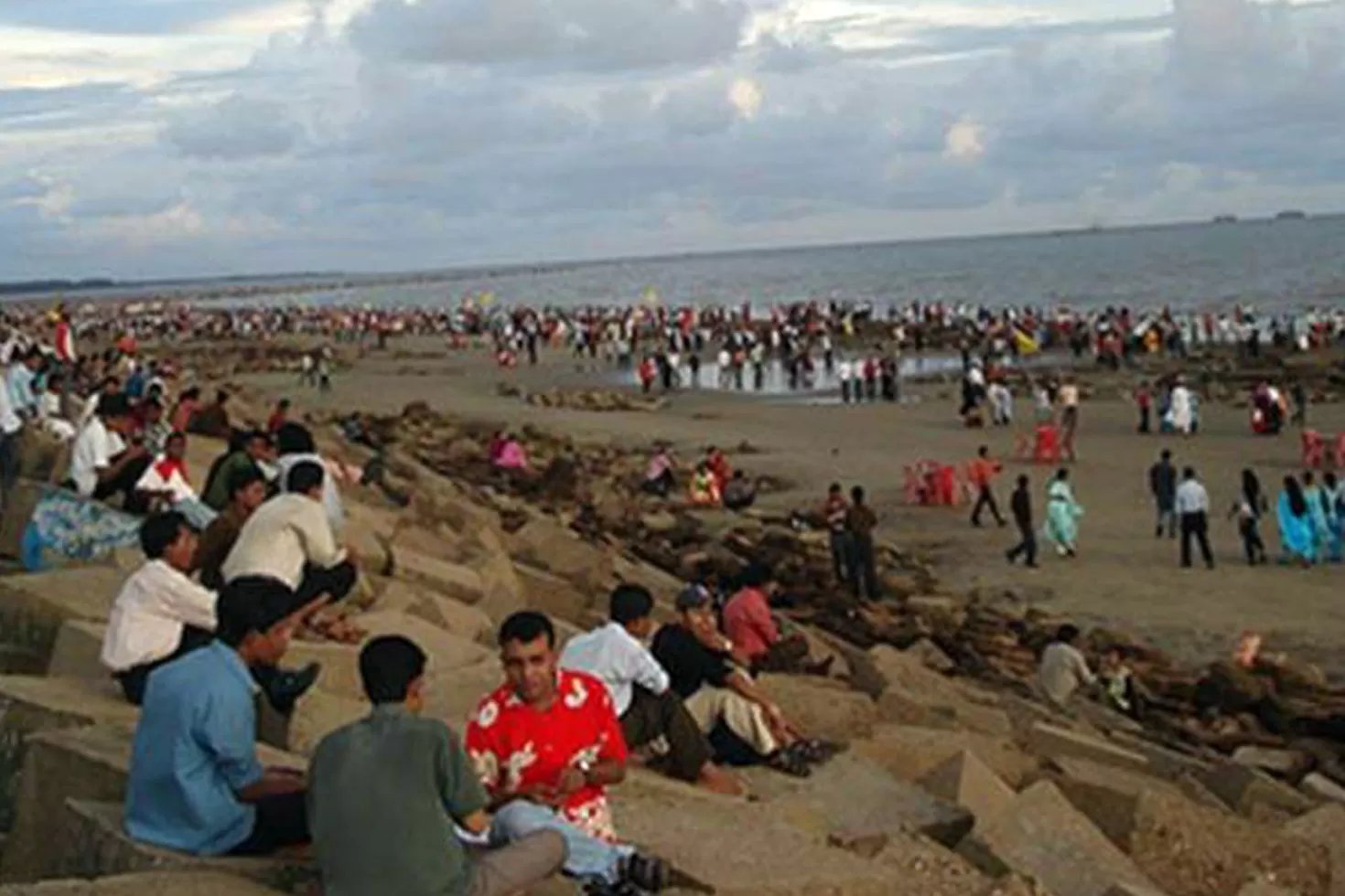 চট্টগ্রামে বিধিনিষেধ কোথায়?