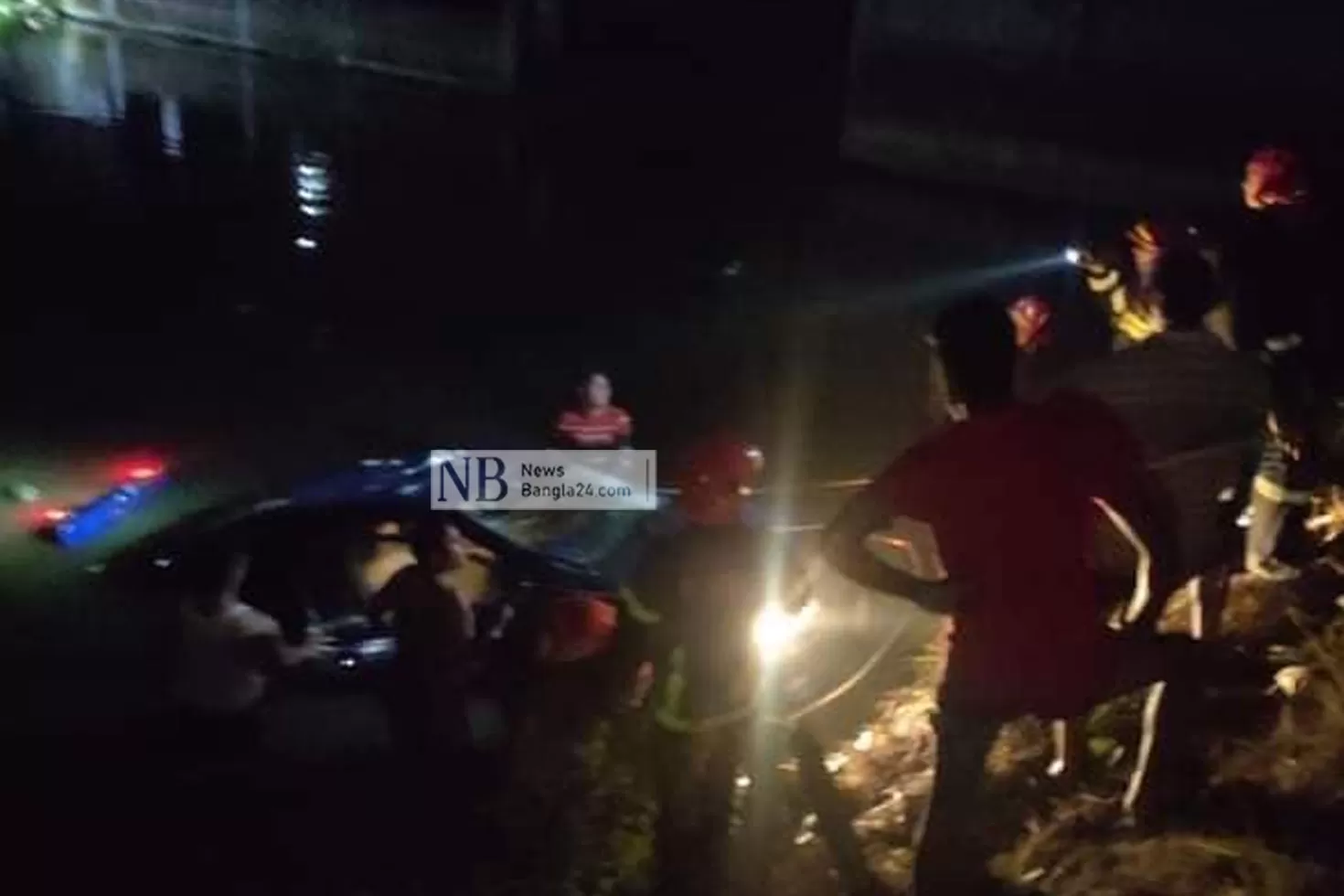 প্রাইভেট কার খাদে, ২ এসআই নিহত