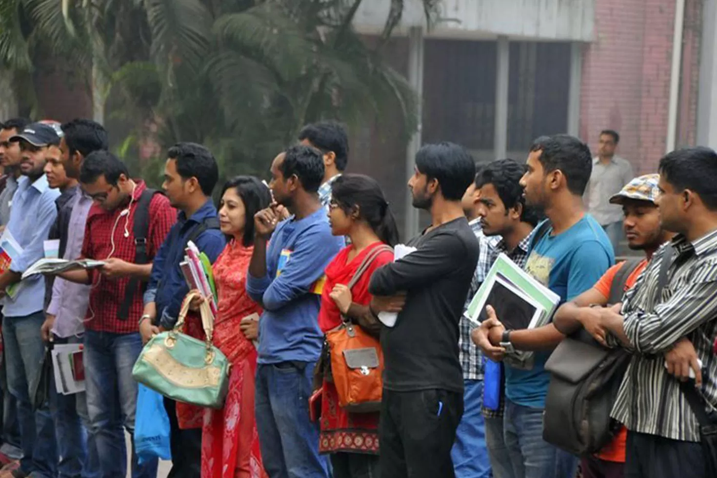 করোনার ধাক্কায় বিশ্বে বেকার দাঁড়াবে ২১ কোটি