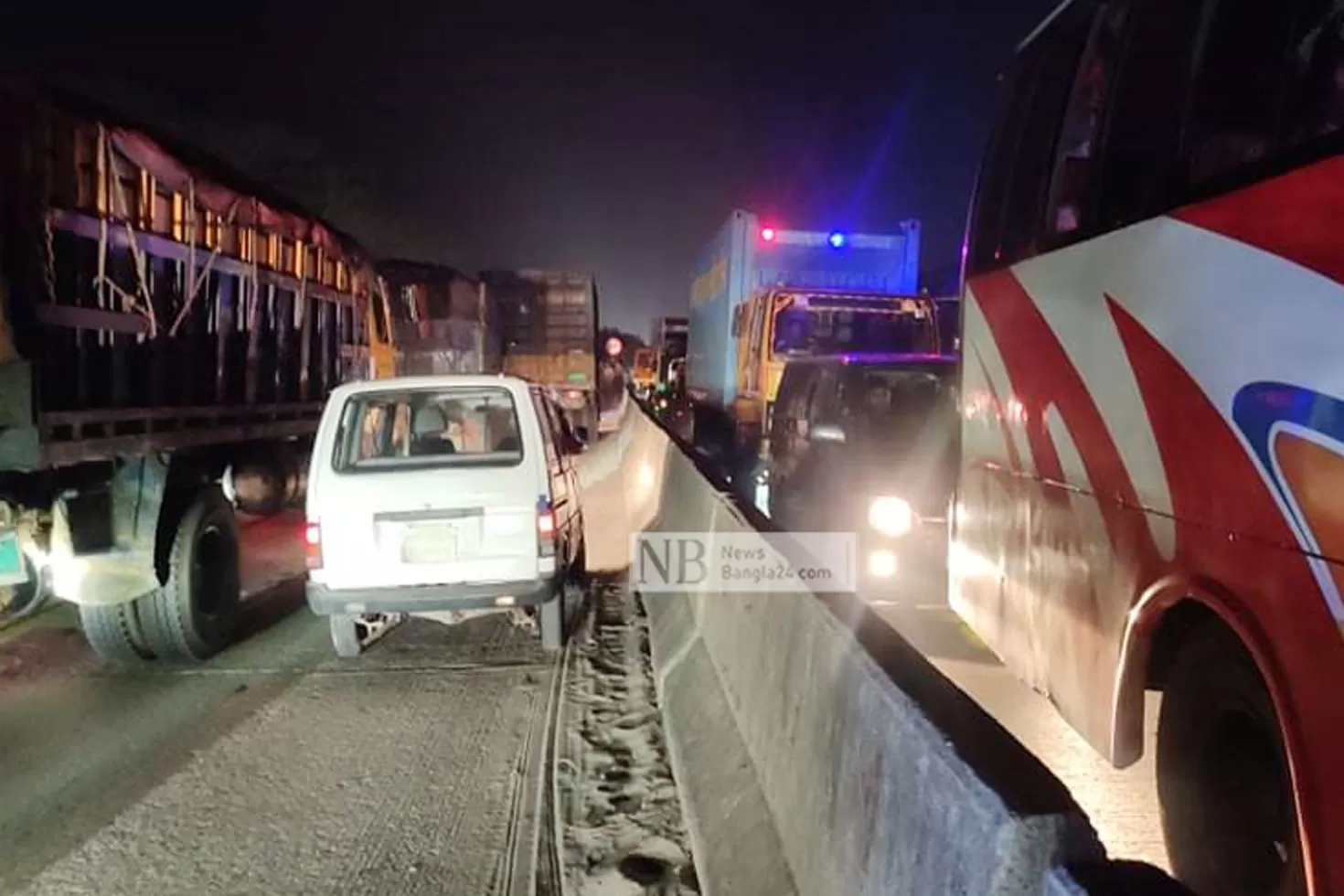 ৫-ঘণ্টার-যানজটে-ঢাকা-চট্টগ্রাম-মহাসড়কে-ভোগান্তি