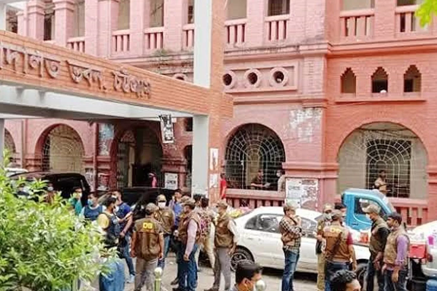 দুদকের মামলায় দুই রাজস্ব কর্মকর্তা কারাগারে