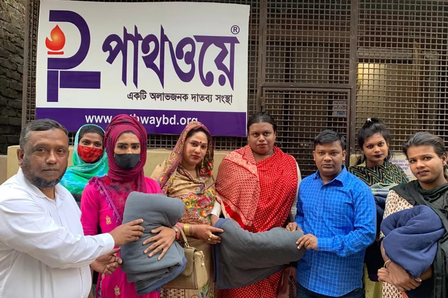 ট্রান্সজেন্ডারদের-মাঝে-পাথওয়ের-শীতবস্ত্র-বিতরণ