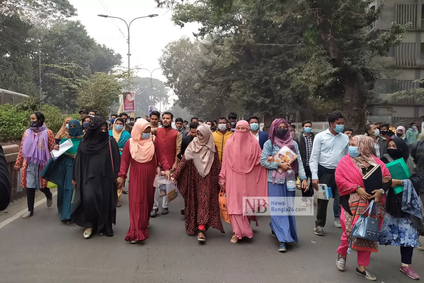 পরীক্ষা-স্থগিতের-প্রতিবাদে-৭-কলেজ-শিক্ষার্থীদের-বিক্ষোভ