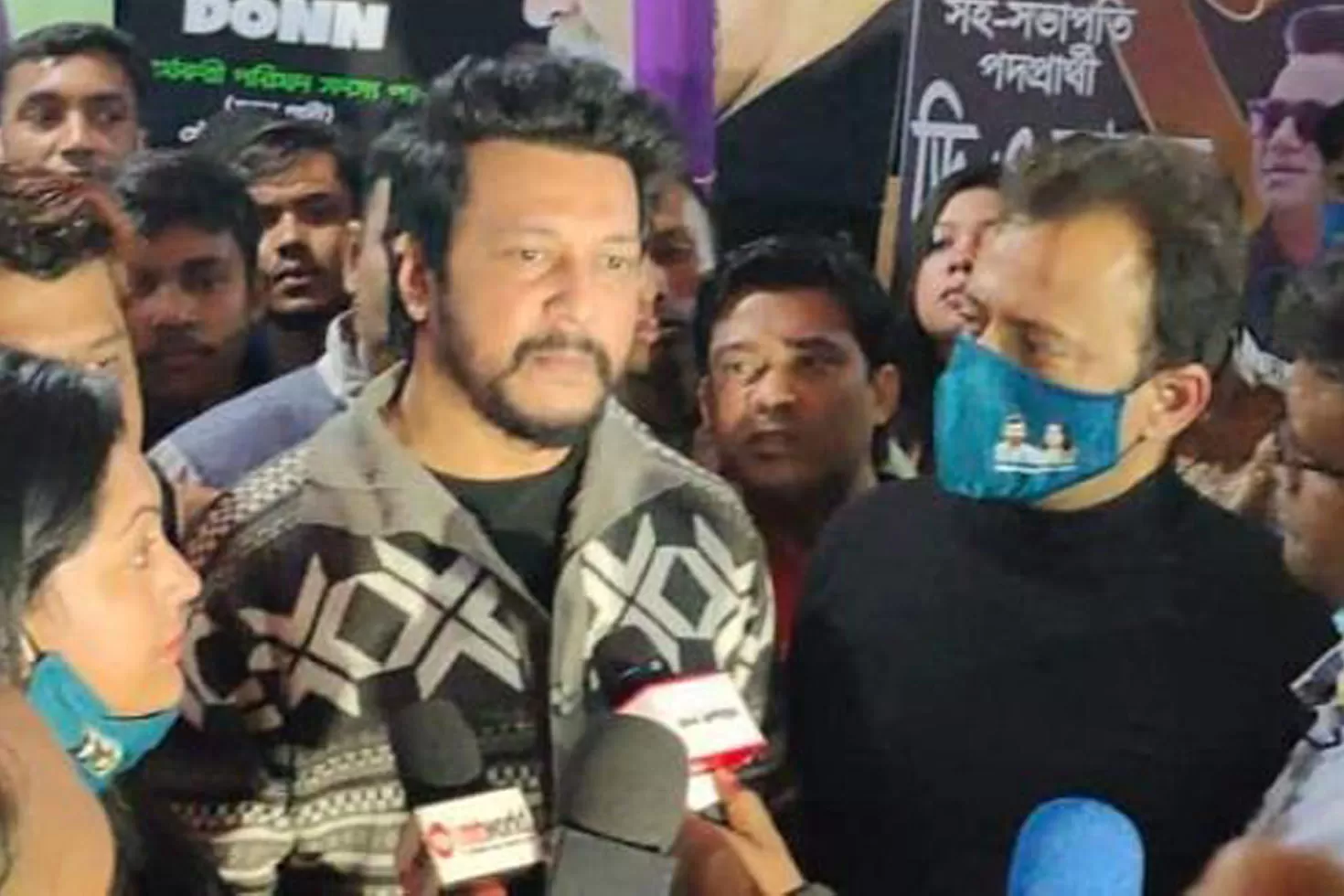 ইমন লাঞ্ছিত, রিয়াজ বললেন, ‘হাত রেখে আসিনি, সঙ্গেই আছে’