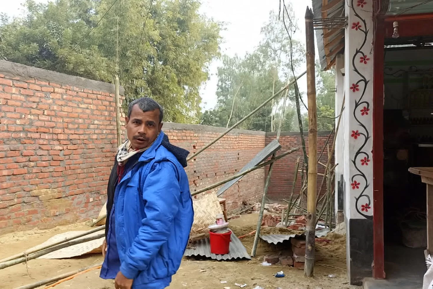 সরকারি প্রহরী নিয়ে জমি দখলে ইউপি চেয়ারম্যান!