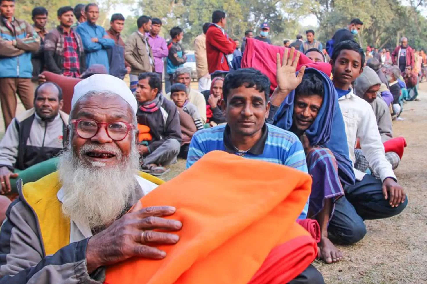 গ্রামীণ ইউনিক্লোর শীতবস্ত্র পেল ১৩০০ পরিবার