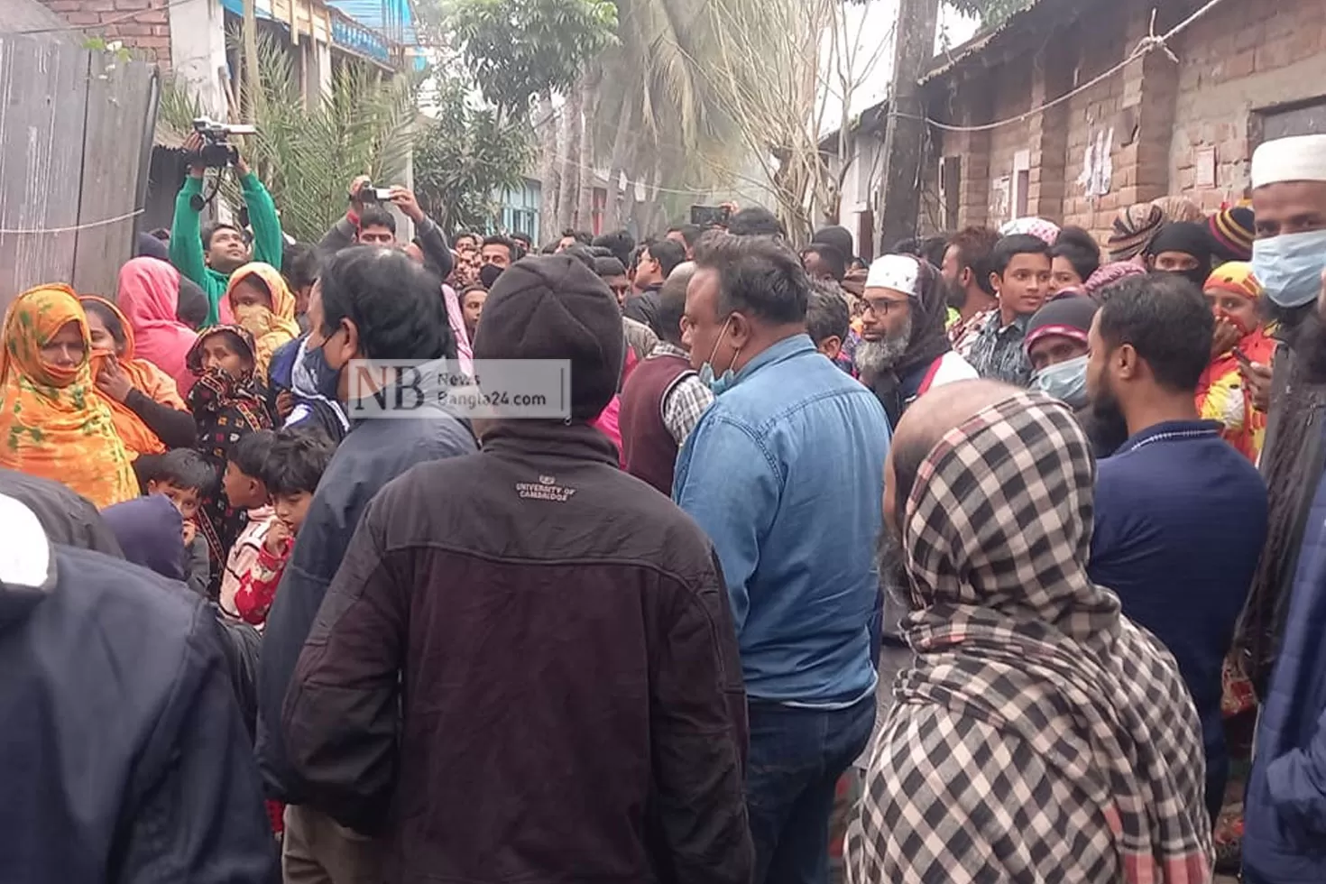 ‘পারিবারিক কলহের জেরে’ স্ত্রী-সন্তান হত্যা