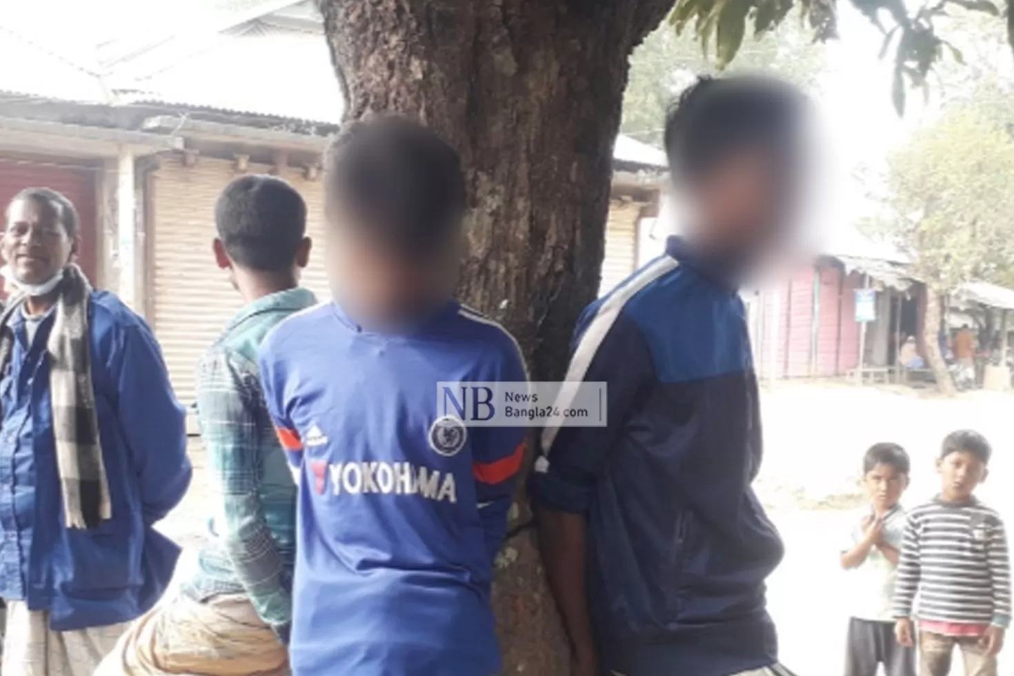 তিন যুবককে ‘৭ ঘণ্টা গাছে বেঁধে নির্যাতন’