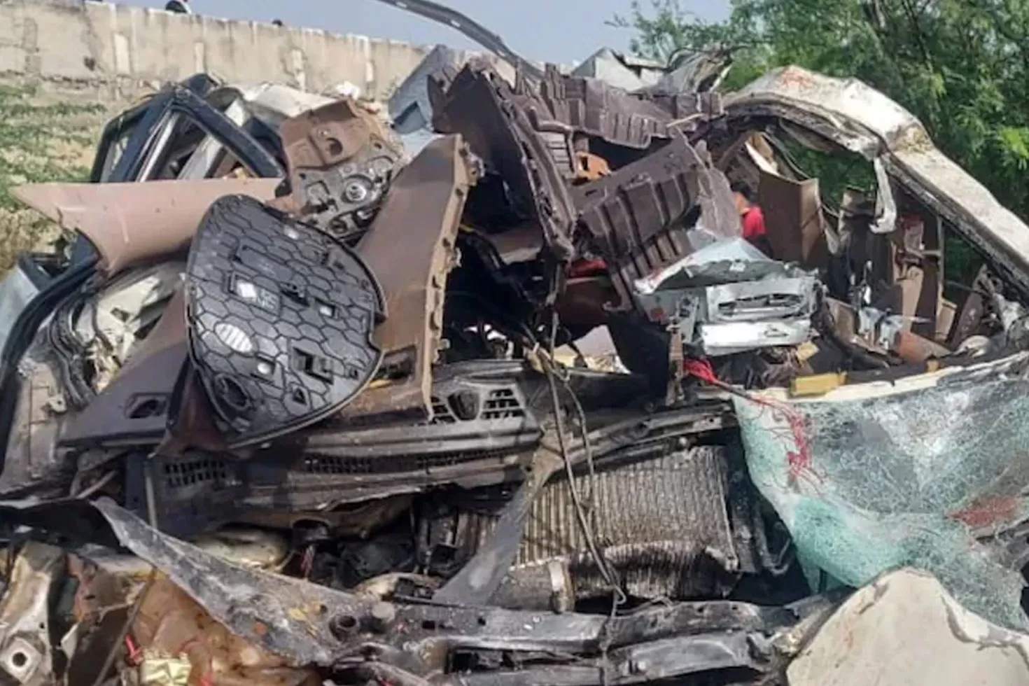 মহারাষ্ট্রে সেতু থেকে গাড়ি পড়ে মেডিক্যালের ৭ শিক্ষার্থী নিহত 
