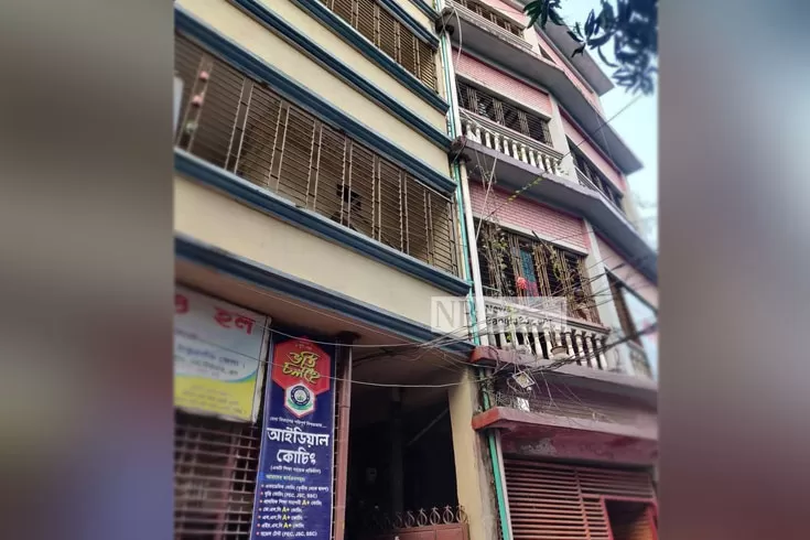 স্ত্রীর রক্তাক্ত মরদেহ ঘরে, শিক্ষক আটক