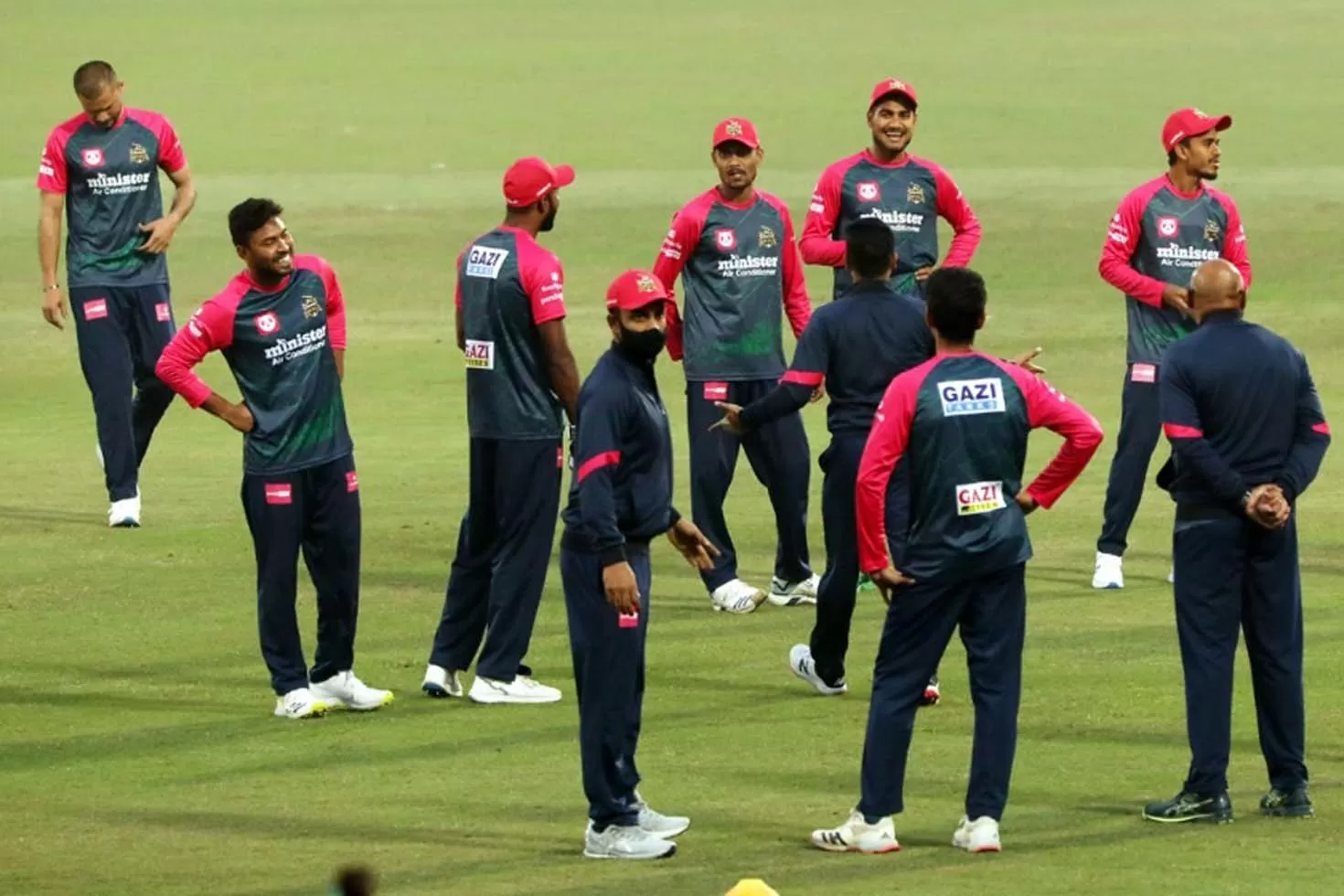 বাবলে থেকেও করোনা পজিটিভ, ঢাকা বলছে নিয়ন্ত্রণ সম্ভব না