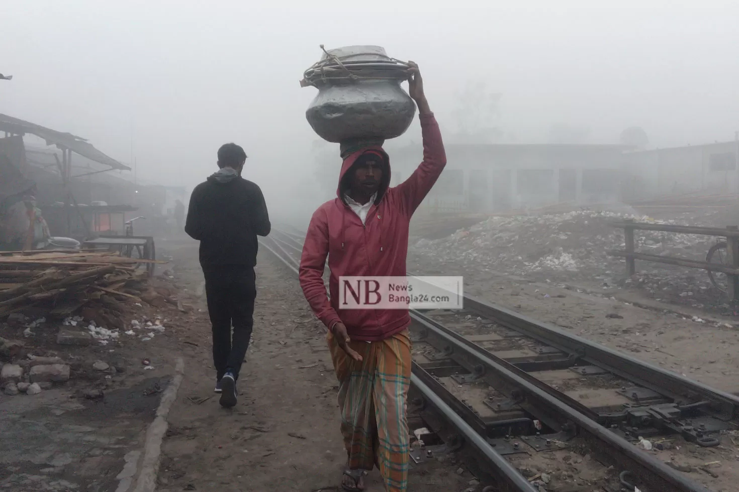 ‘ঠান্ডায় জমে মরার চেয়ে বাড়িতে না খেয়ে মরা ভালো’