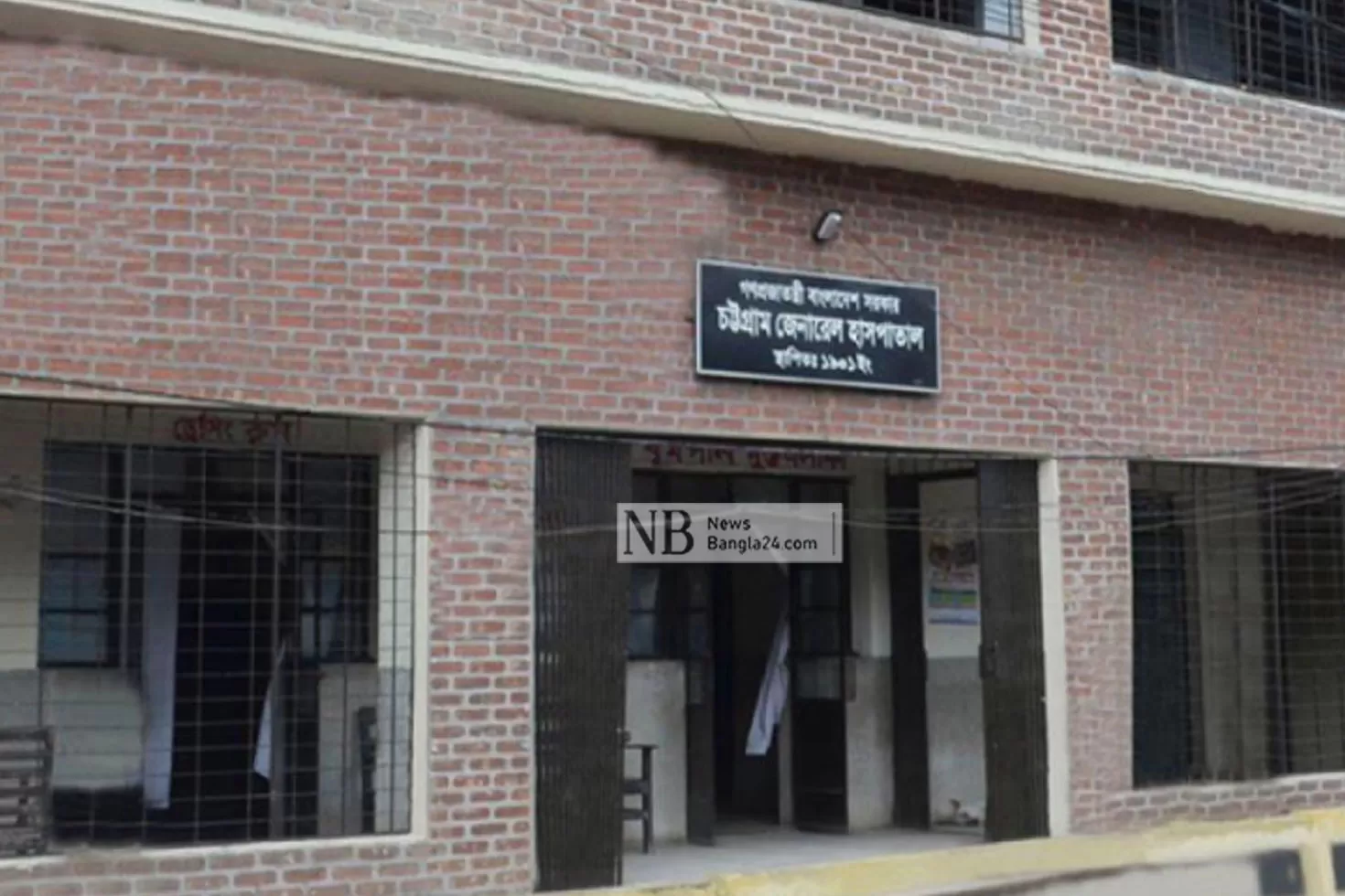 বিদেশযাত্রীর হয়ে করোনার নমুনা দিতে এসে আটক