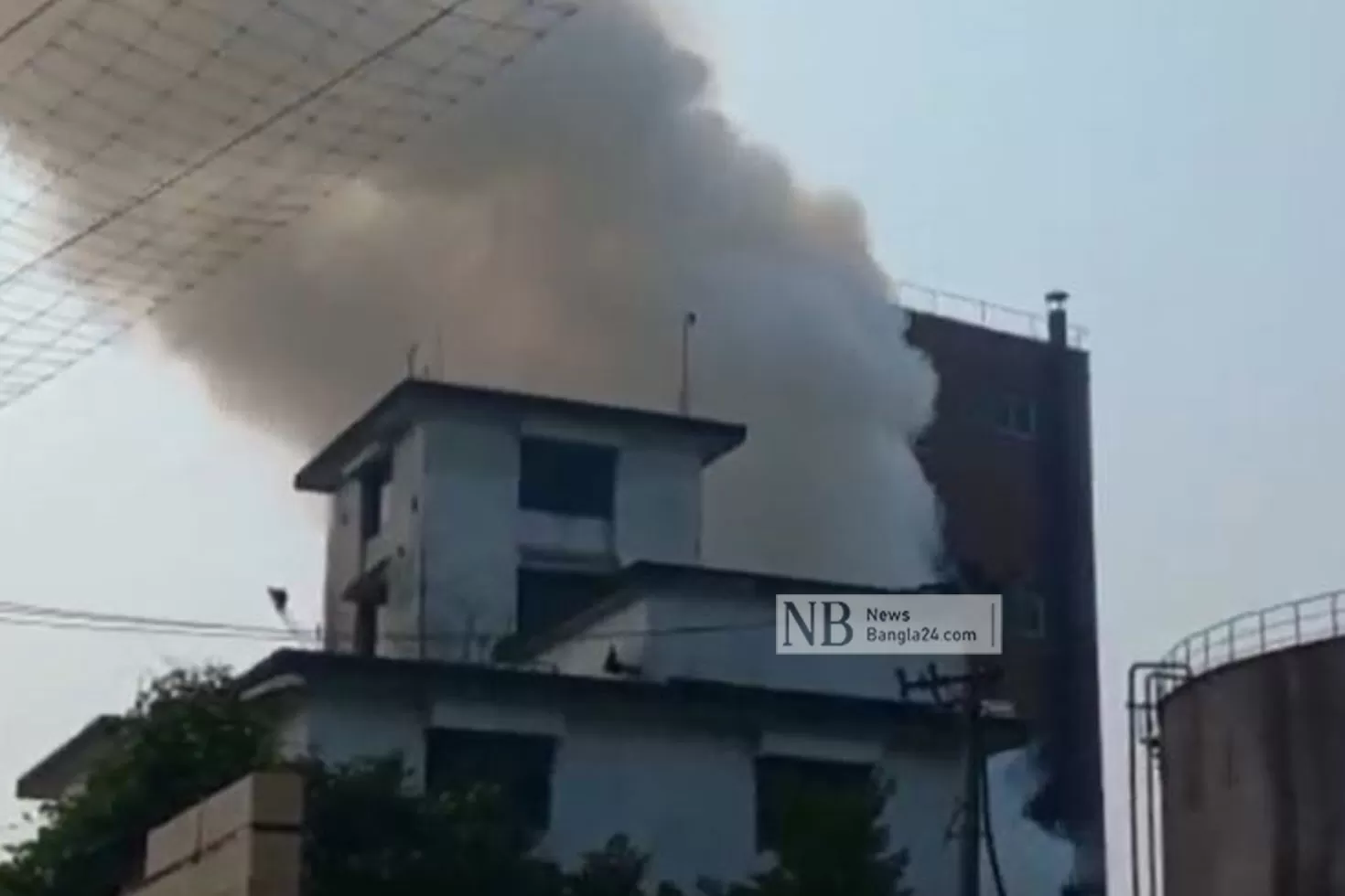 সাগরিকায় তেল কারখানায় আগুন
