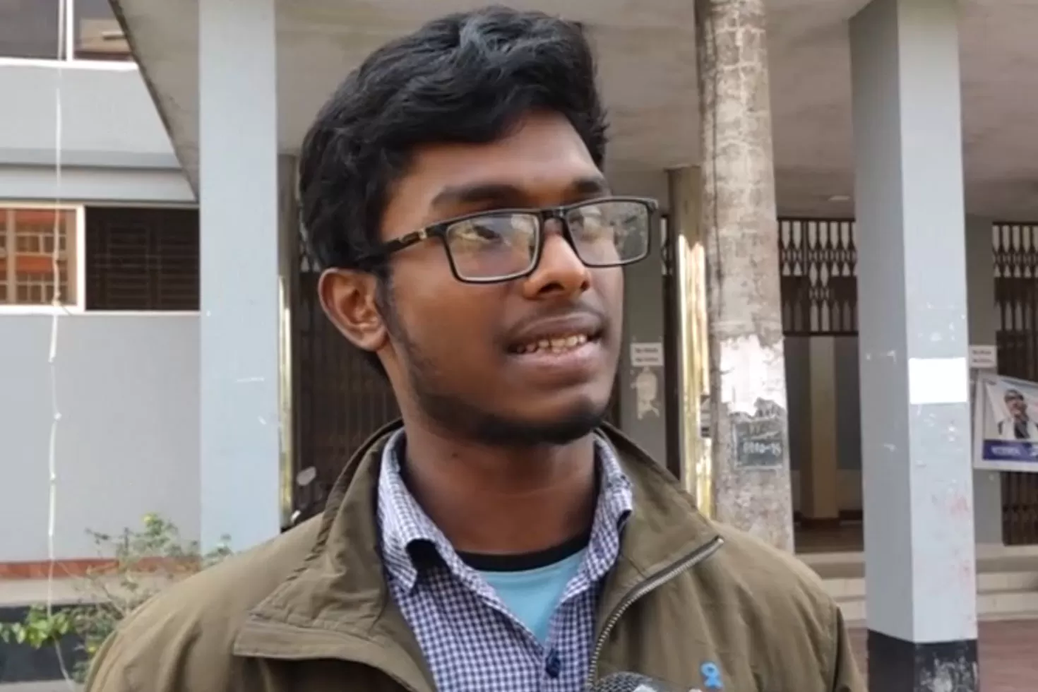 নিপুন এখন বিশ্ববিদ্যালয় ছাত্র