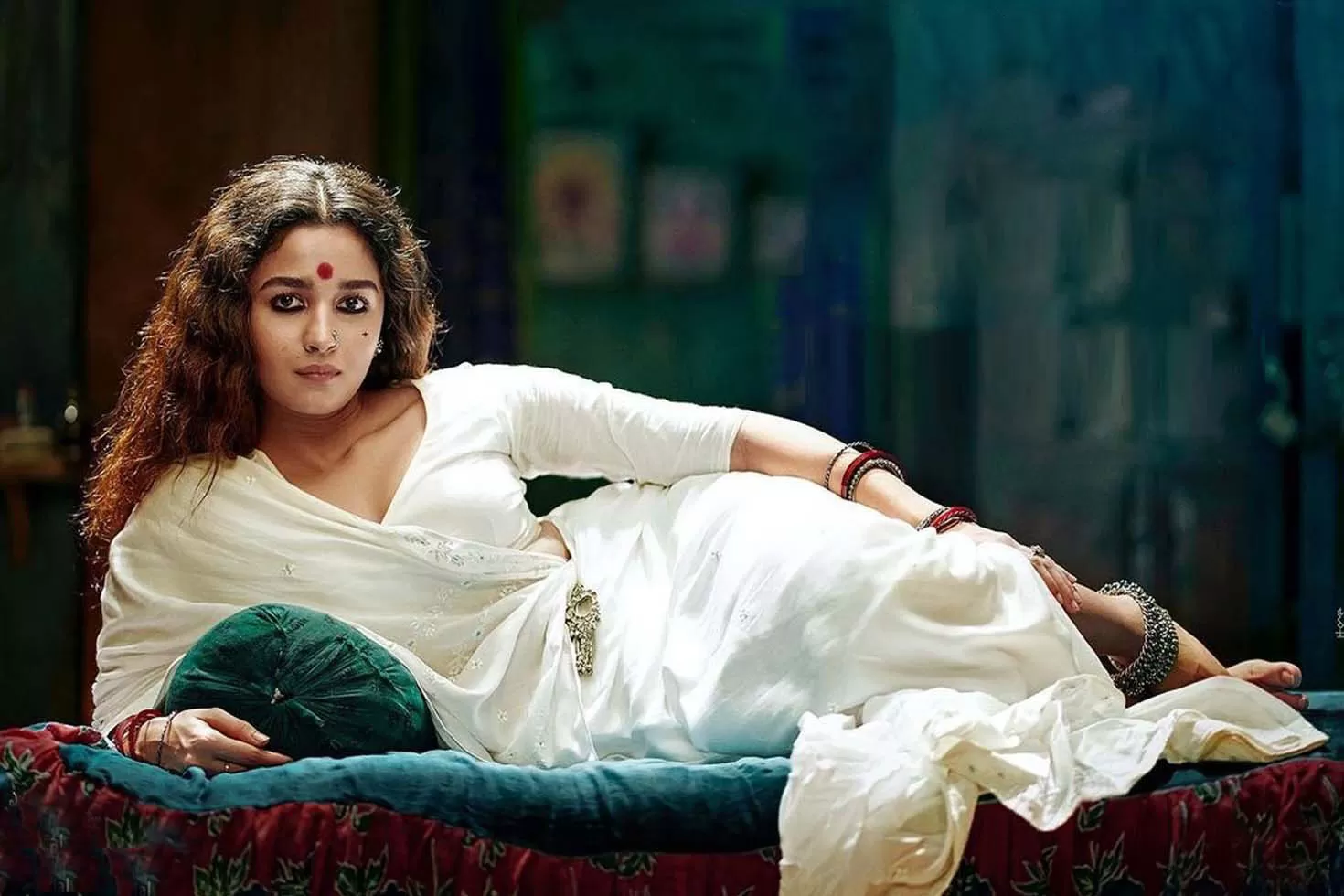 যৌনকর্মী-থেকে-নেত্রী-হয়ে-ওঠার-গল্প-গাঙ্গুবাই-এ-মাসেই-মুক্তি