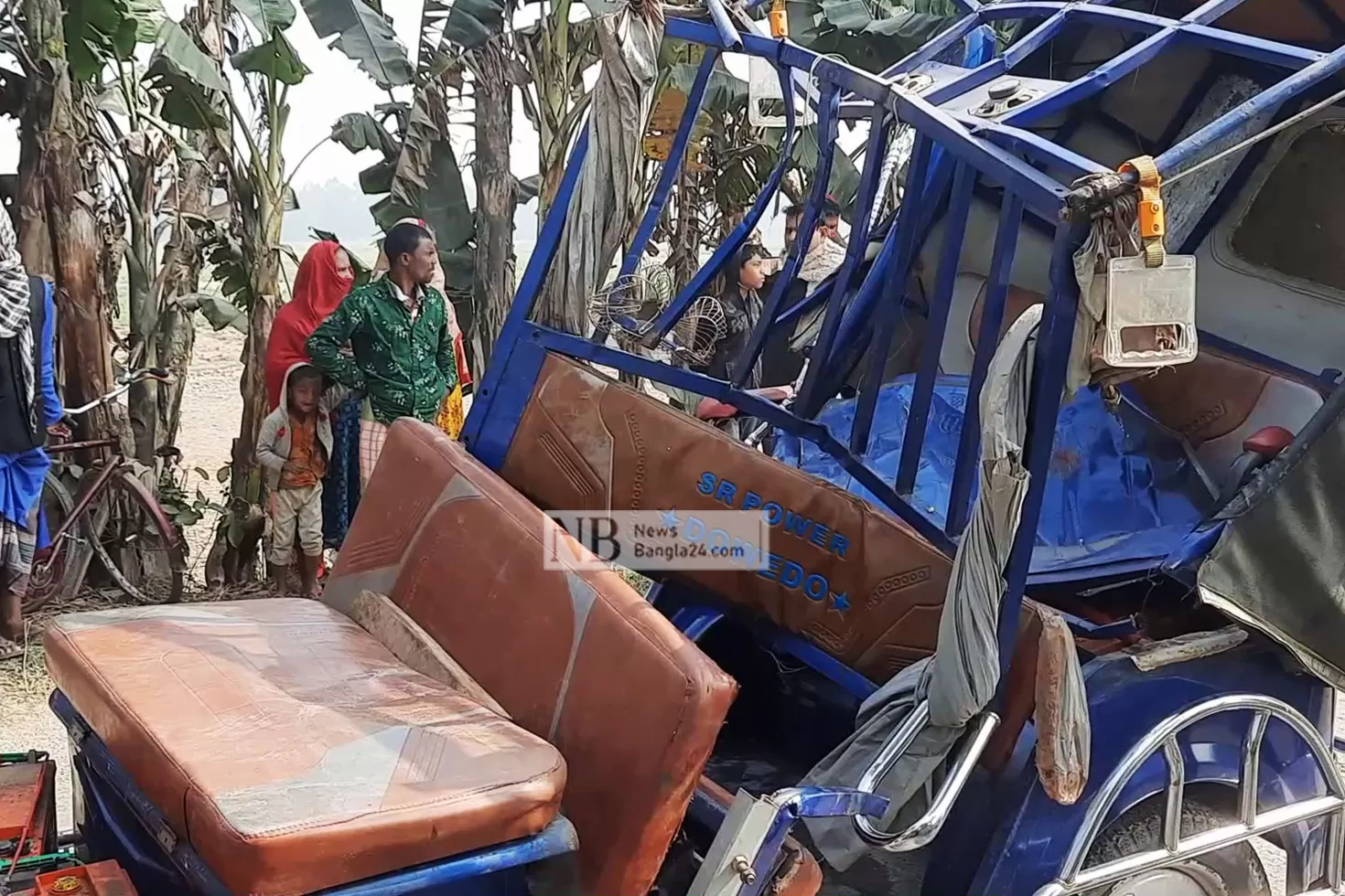ট্রাকচাপায় ইজিবাইক চালকসহ দুজন নিহত