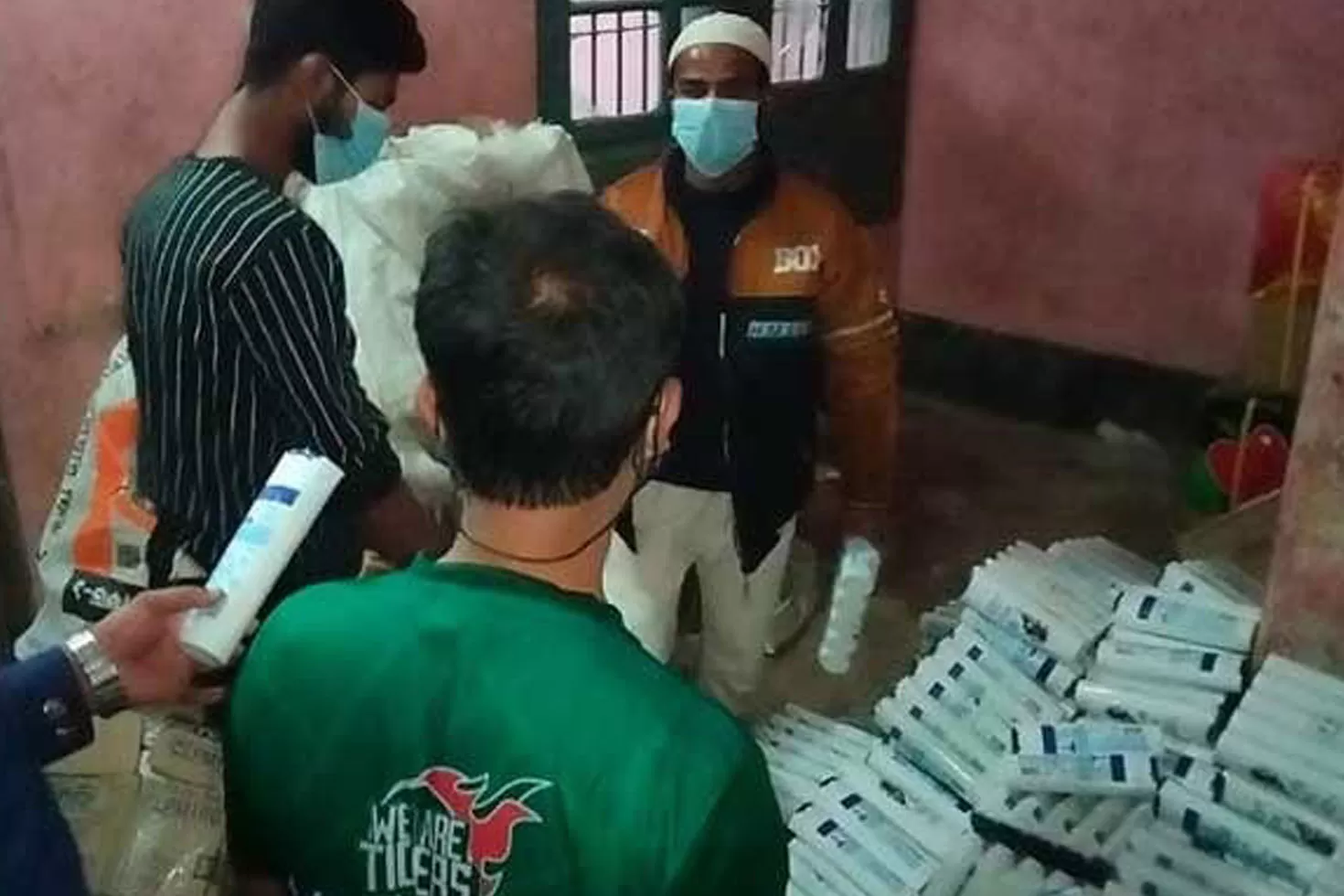 এসএ পরিবহনের অফিস থেকে ভারতীয় পণ্য জব্দ