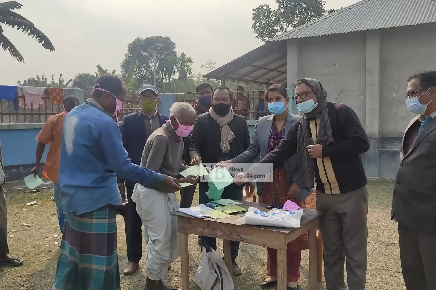 হাতের-নাগালে-সেবা-খাদ্যবান্ধব-কার্ড-তৃণমূলে