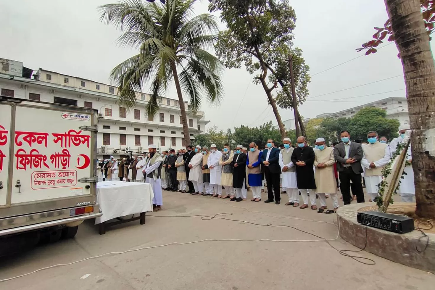 জানাজা-শেষে-বাড়ির-পথে-বিচারপতি-নাজমুল-আহাসানের-মরদেহ