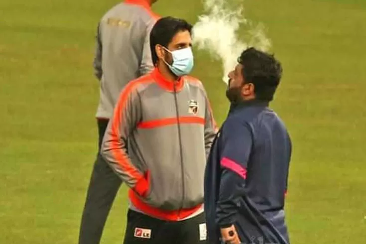 মাঠে প্রকাশ্যে শেহজাদের ধূমপান 