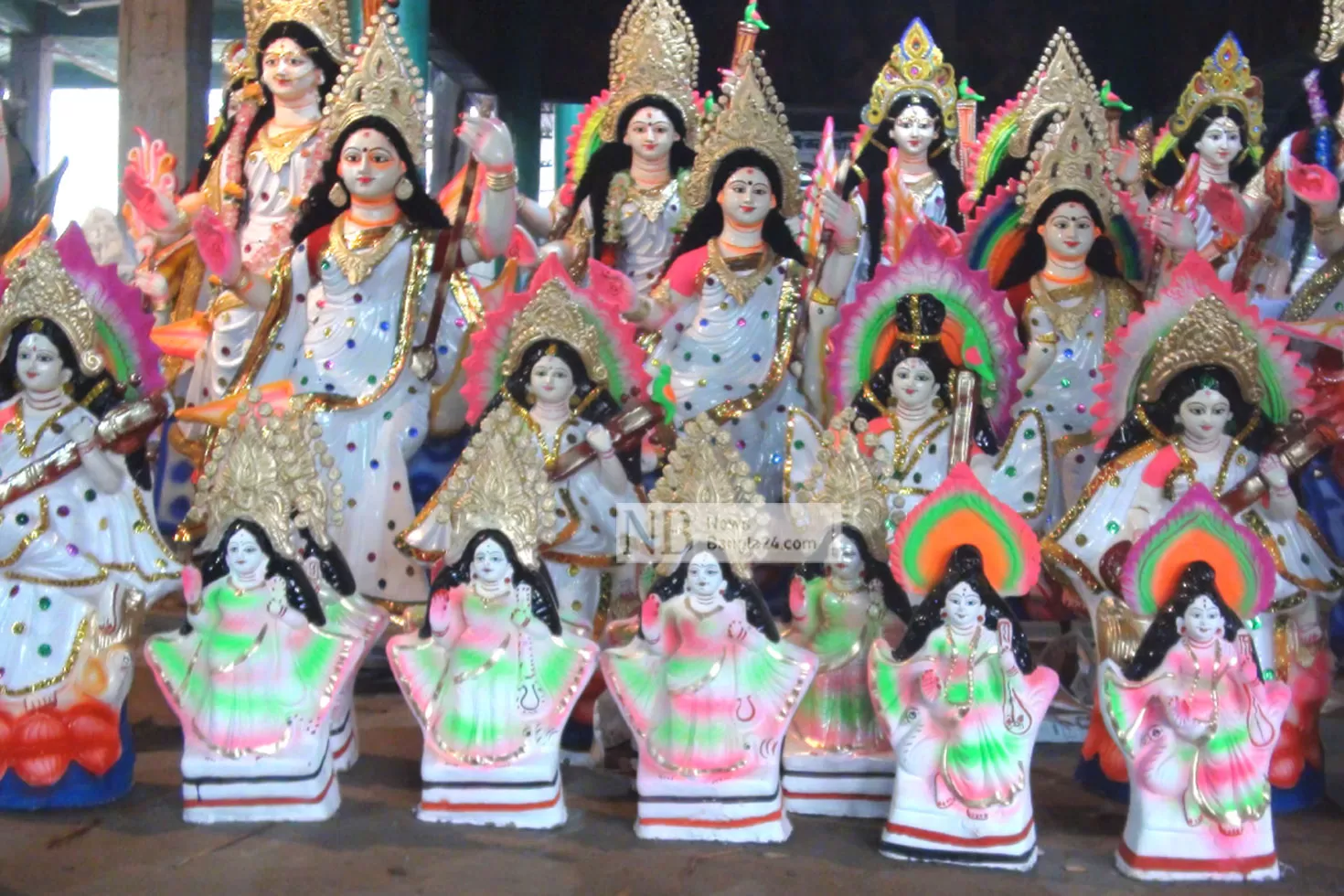 করোনা হাসি কেড়েছে গোপালগঞ্জের প্রতিমা ব্যবসায়ীদের