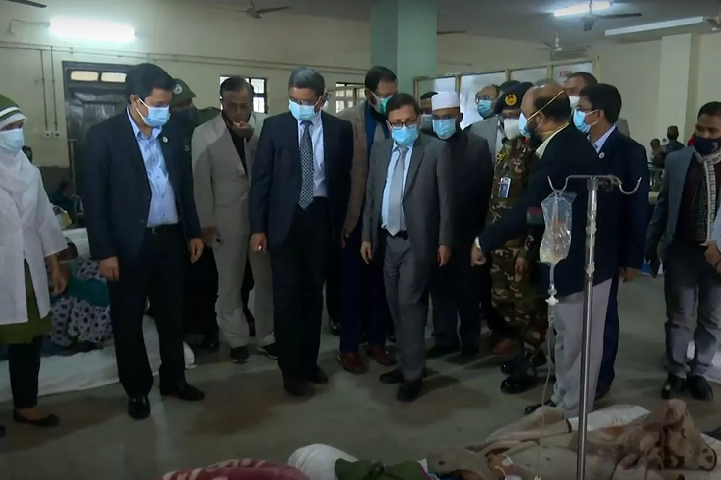 মেঝেতে রোগী, ওসমানীতে নতুন ওয়ার্ড চালুর নির্দেশ